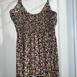Floral maxi dress never worn. Didn’t fit was gifted to me tag is still on